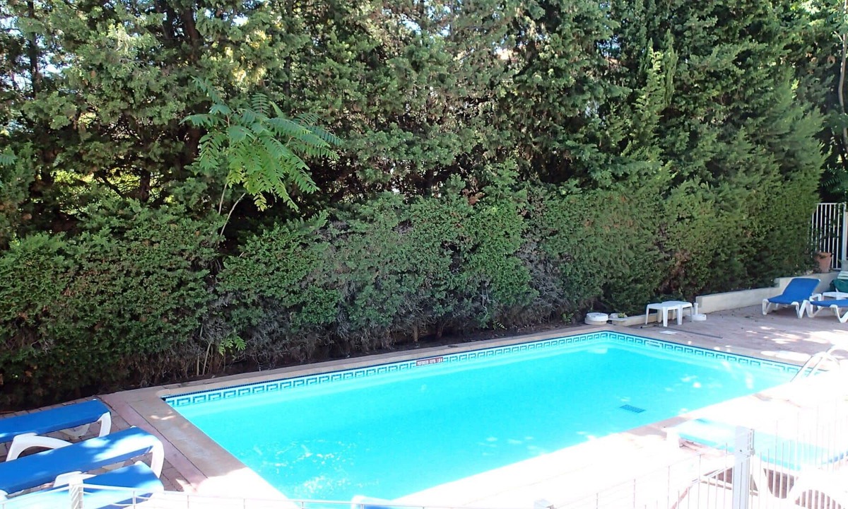 Fabron Apartment | charming studio with pool and park 600 m to the beach