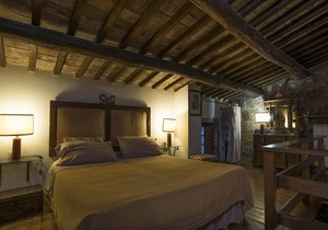 Romantic accommodation, in a castle, with swimming pool