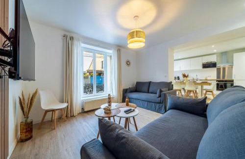 Villeneuve-le-Comte House | The Comte House - 16 Guests Near Disney