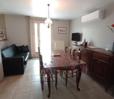 Lapalisse Apartment | Andrée