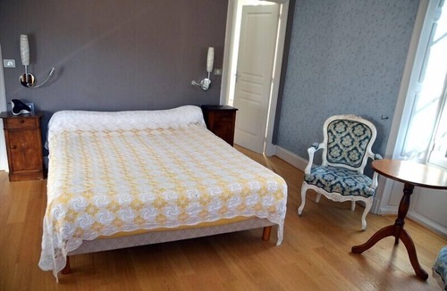 Saint-Martin-Valmeroux Hotel | La Source du Mont