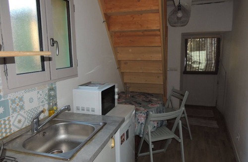 Rustrel Apartment | Studio in Rustrel Fully equipped, self-contained living room.