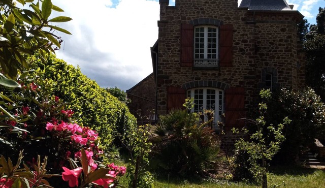 Villa La Côte du Chat, a 3-star property near Saint-Malo, Dinard, and Dinan