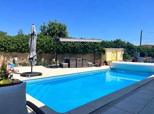 Winemaker’s House with pool near the sea