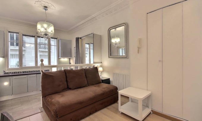 Neuilly-sur-Seine Apartment | 24 m² Apartment ∙ 1 guest