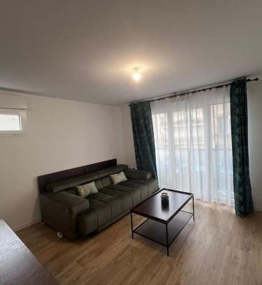 Pierrefitte-sur-Seine Apartment | Appartement 5 personnes