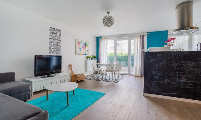 Universite Apartment | Large 2br with parking and terrace in Nanterre nearby La Défense - Welkeys