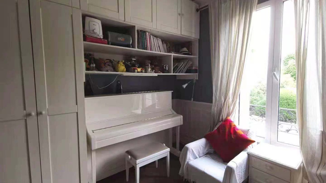 Photo of Others in Sevres